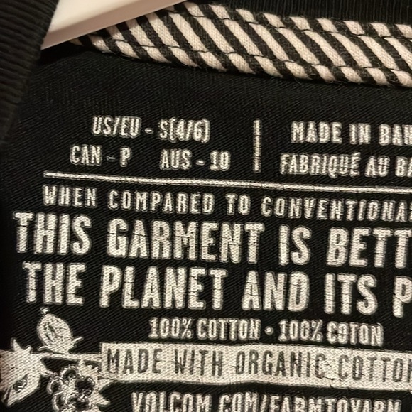 •VOLCOM•BLACK FLORAL DIAMOND CROP TEE "TRUE TO THIS" SIZE SMALL EUC - Picture 9 of 10